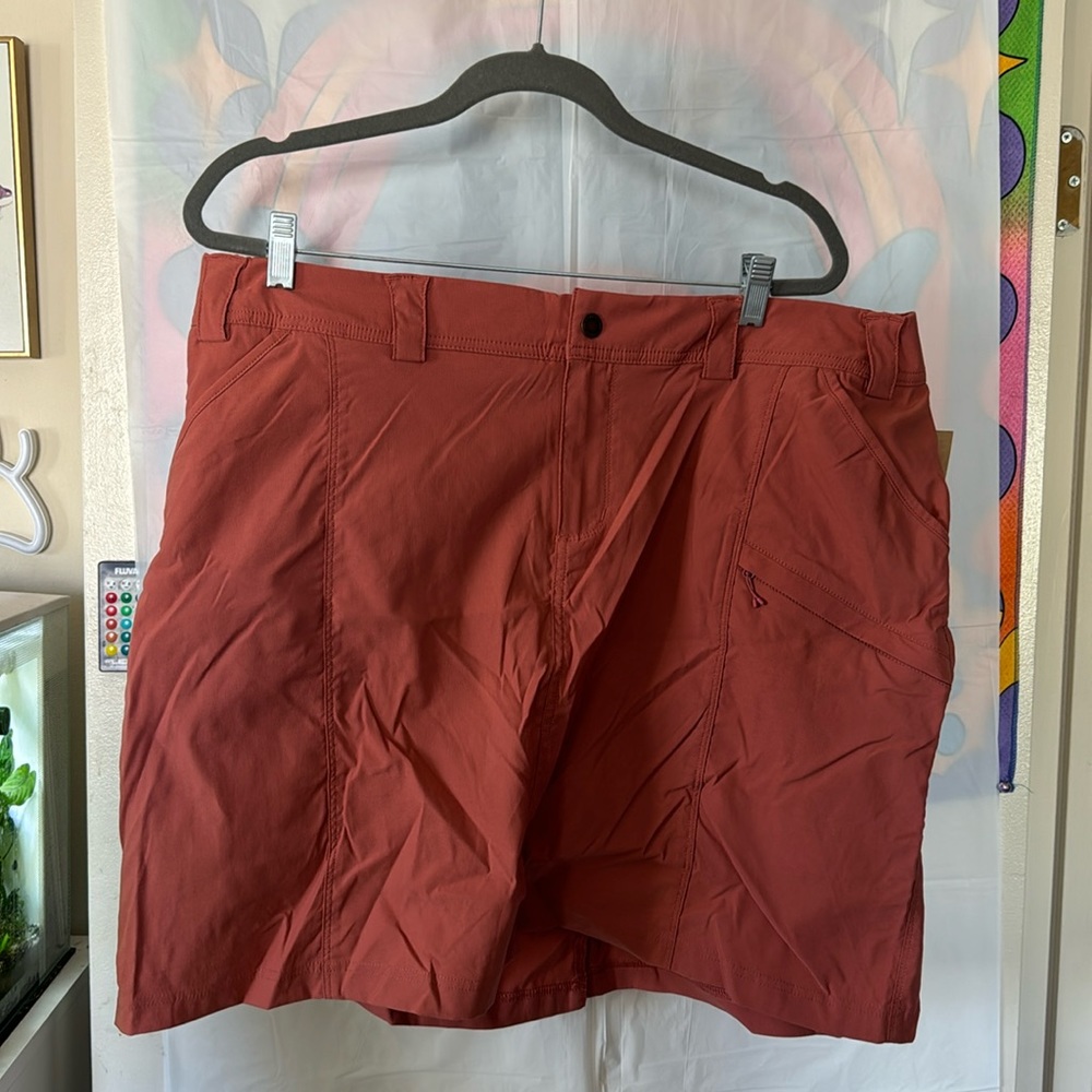 Dry on the fly skort